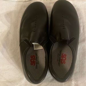 NIB! SAS Viva Black Leather Loafer Casual Comfort Walking Shoes Women size 10W